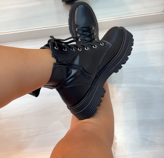 Coturno Feminino Carol Preto